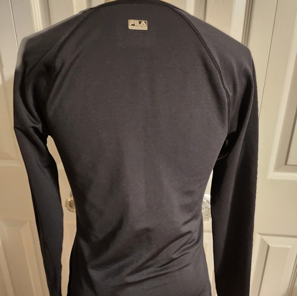 NWOT Fila thermal outdoor sport top. Medium, black with faux knit pattern. - Picture 2 of 6
